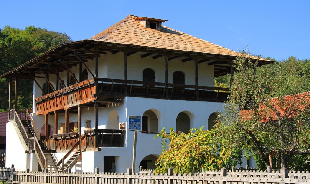 מלון Târgu Jiu Casa Cartianu מראה חיצוני תמונה