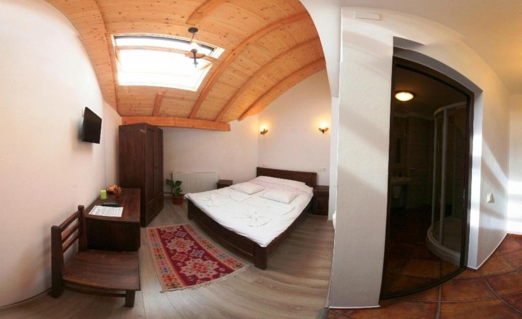 מלון Târgu Jiu Casa Cartianu חדר תמונה