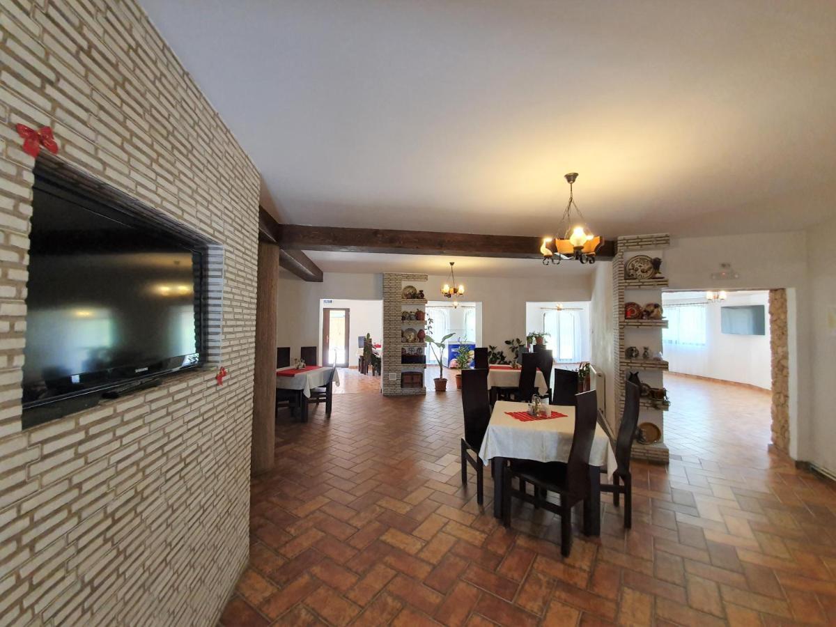מלון Târgu Jiu Casa Cartianu מראה חיצוני תמונה